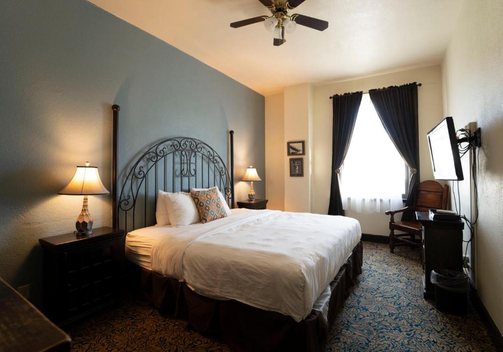 Standard King Room interior